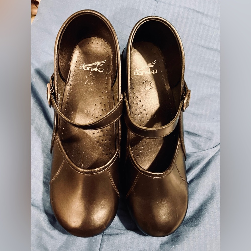EUC Women’s Dansko MaryJanes style size 40
